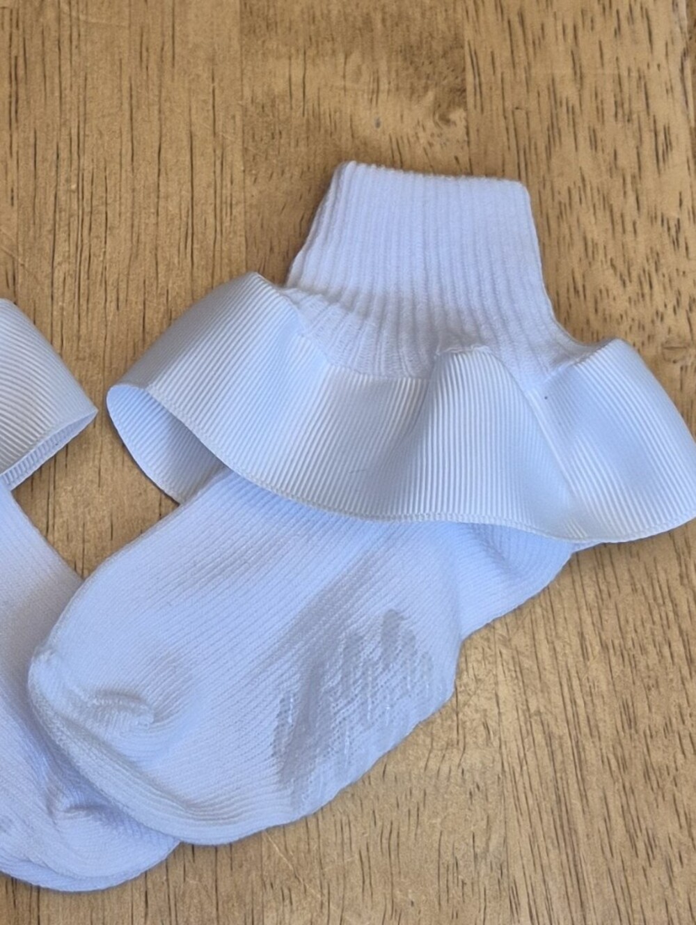 Kids White Ruffle Ribbon Socks Sz 12 - 24 Months - Picture 2 of 2